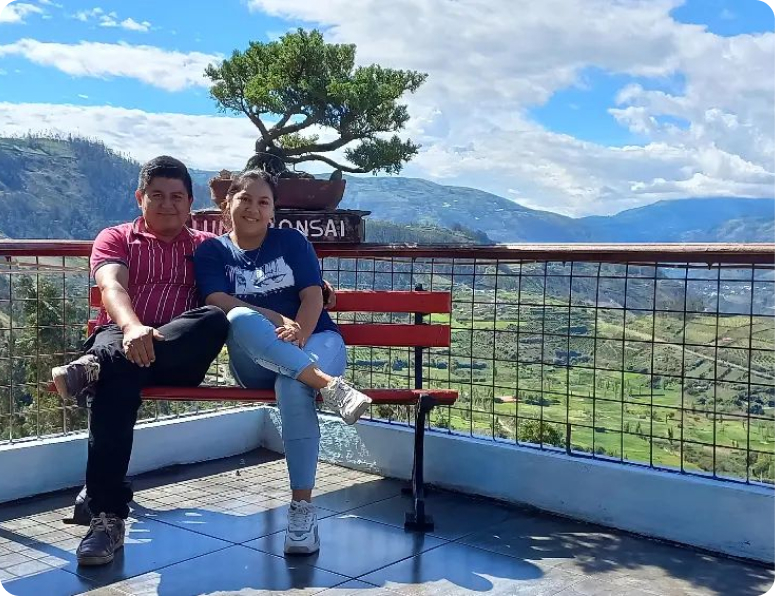 turistas disfrutando en luna bonsai