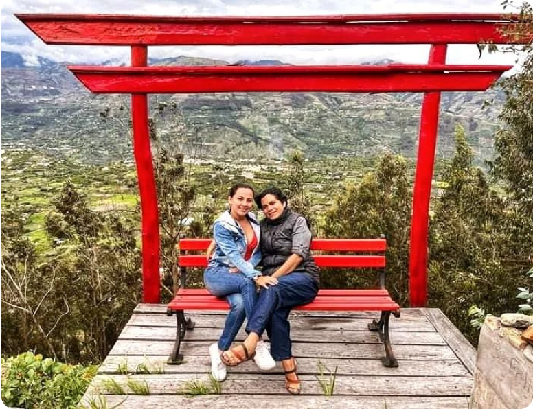 turistas disfrutando en luna bonsai
